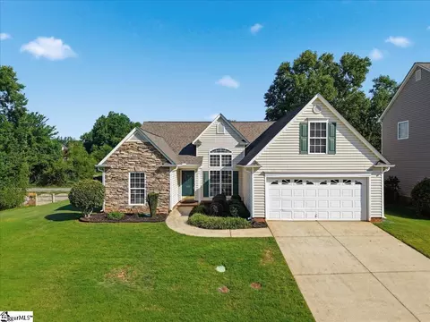 207 Grimes Dr, Simpsonville, SC 29681