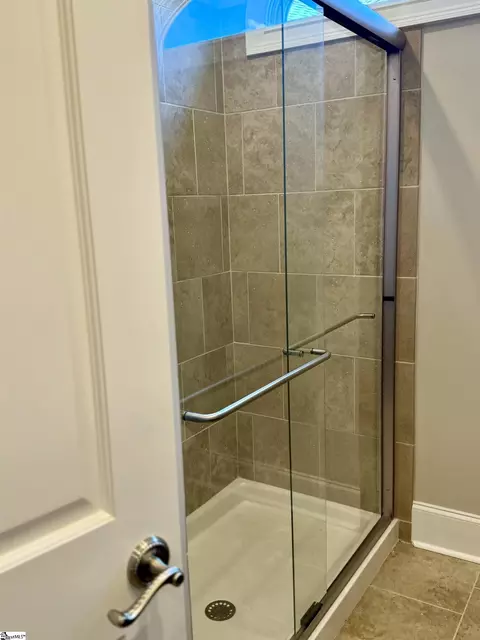 Bath - 27 Cullen Ct, Greer, SC 29650 photo 9 of 9