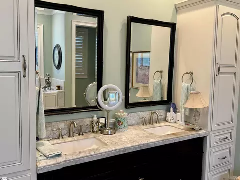 Bath - 27 Cullen Ct, Greer, SC 29650 photo 3 of 9