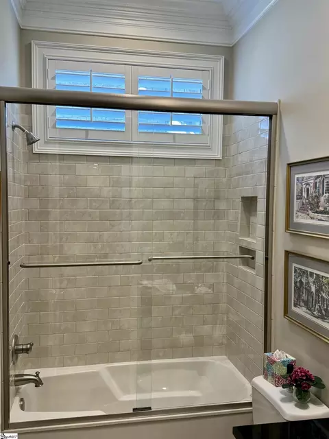 Bath - 27 Cullen Ct, Greer, SC 29650 photo 7 of 9