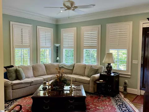 Living - 27 Cullen Ct, Greer, SC 29650 photo 4 of 4