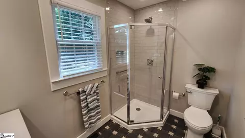 Bath - 407 North St, Anderson, SC 29621 photo 3 of 3