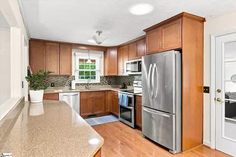 Kitchen - 208 Pineview Dr, Pelzer, SC 29669 photo 2 of 5