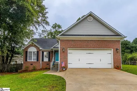 16 Fawndale Ln, Fountain Inn, SC 29644