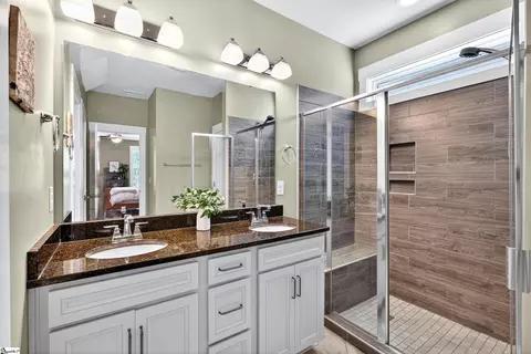 Bath - 402 Vestry Pl, Moore, SC 29369 photo 2 of 5