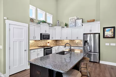 Kitchen - 402 Vestry Pl, Moore, SC 29369 photo 2 of 2