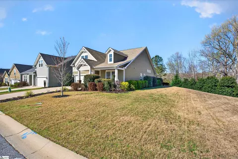 Exterior - 402 Vestry Pl, Moore, SC 29369 photo 3 of 9