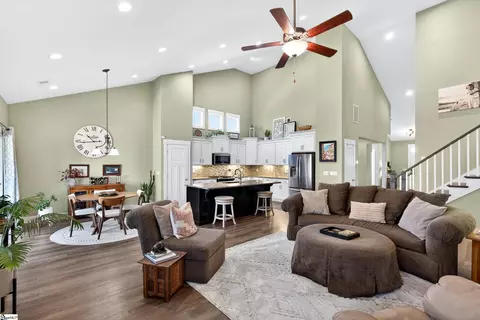 Entry Way - 402 Vestry Pl, Moore, SC 29369 photo 4 of 6