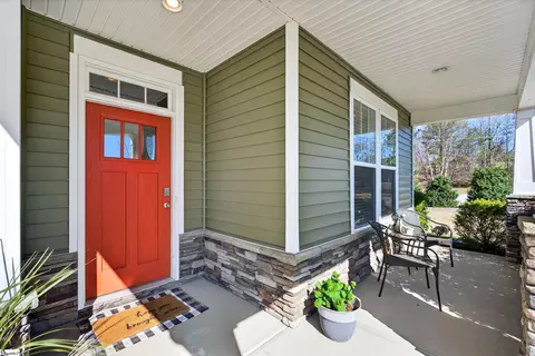 Exterior - 402 Vestry Pl, Moore, SC 29369 photo 4 of 9