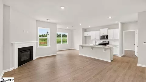 Living - 2171 Springview Ct, Boiling Springs, SC 29316 photo 2 of 3