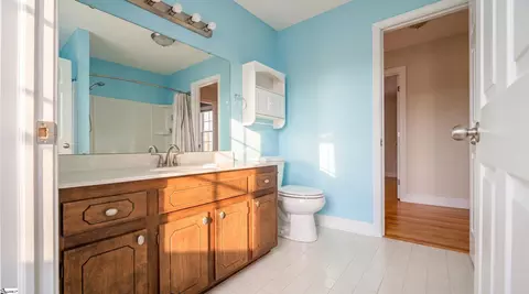 Bath - 111 Northridge Rd, Greer, SC 29650 photo 2 of 4