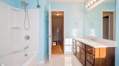 Bath - 111 Northridge Rd, Greer, SC 29650 photo 4 of 4