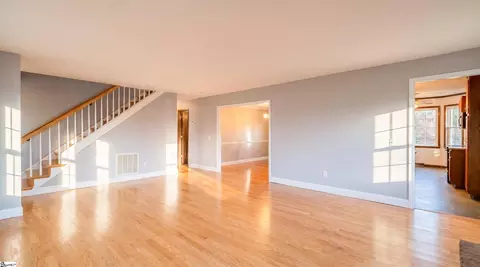 Living - 111 Northridge Rd, Greer, SC 29650 photo 4 of 6