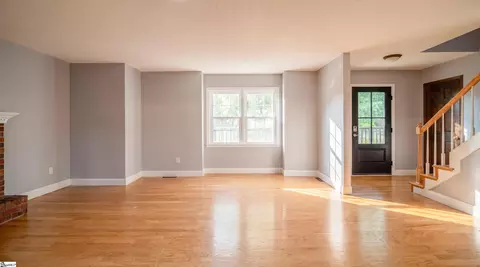 Living - 111 Northridge Rd, Greer, SC 29650 photo 2 of 6