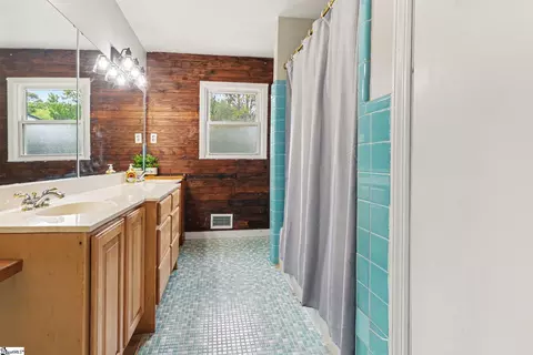 Bath - 440 Bowen Rd, Anderson, SC 29621 photo 2 of 3