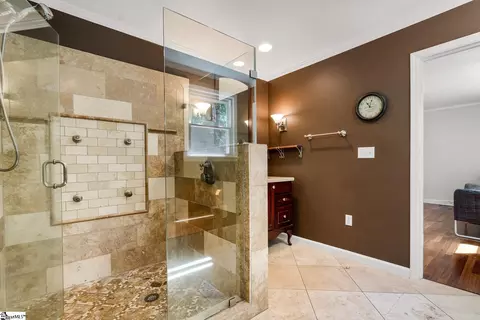 Bath - 512 E Fredericks St, Anderson, SC 29621 photo 3 of 5