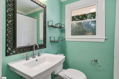 Bath - 512 E Fredericks St, Anderson, SC 29621 photo 4 of 5