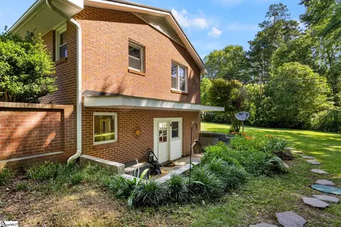 Exterior - 512 E Fredericks St, Anderson, SC 29621 photo 4 of 7