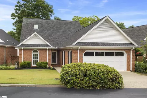 302 Greenview Cir, Greenville, SC 29609