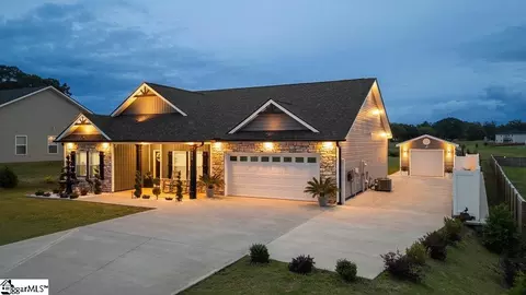 223 R C Thompson Rd, Chesnee, SC 29323