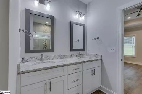 Bath - 202 Meadow Ln, Easley, SC 29642 photo 5 of 9
