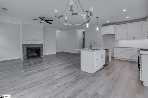 Living - 202 Meadow Ln, Easley, SC 29642 photo 3 of 6