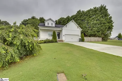 Exterior - 202 Meadow Ln, Easley, SC 29642 photo 2 of 8
