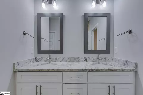 Bath - 202 Meadow Ln, Easley, SC 29642 photo 6 of 9