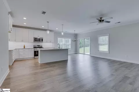 Living - 202 Meadow Ln, Easley, SC 29642 photo 2 of 6