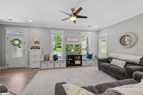 111 Crown Ct, Williamston, SC 29697 photo 7