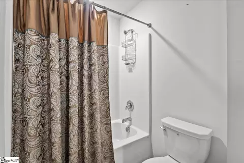 Bath - 101 Aleppo Ln, Greer, SC 29651 photo 3 of 3