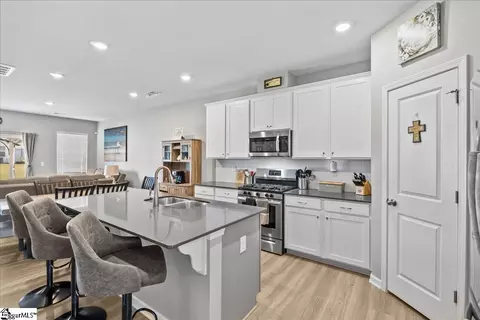Kitchen - 101 Aleppo Ln, Greer, SC 29651 photo 2 of 3