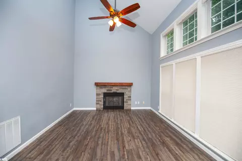 Living - 196 Timberleaf Dr, Duncan, SC 29334 photo 1 of 5