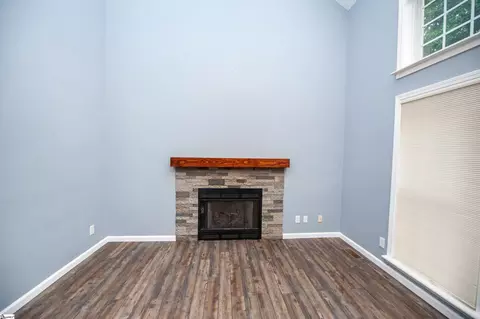 Living - 196 Timberleaf Dr, Duncan, SC 29334 photo 2 of 5