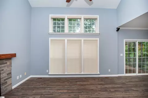 Living - 196 Timberleaf Dr, Duncan, SC 29334 photo 3 of 5