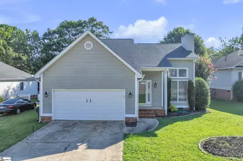 204 Flagstar Ct, Fountain Inn, SC 29644