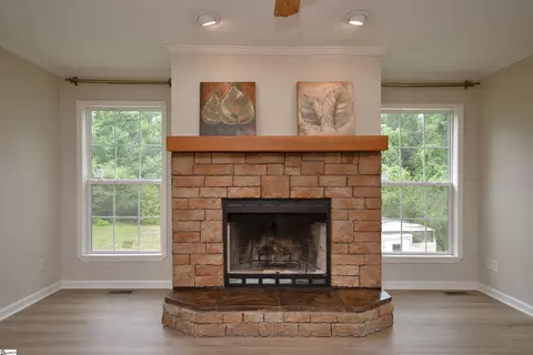 Living - 579 Daventon Rd, Honea Path, SC 29654 photo 4 of 7