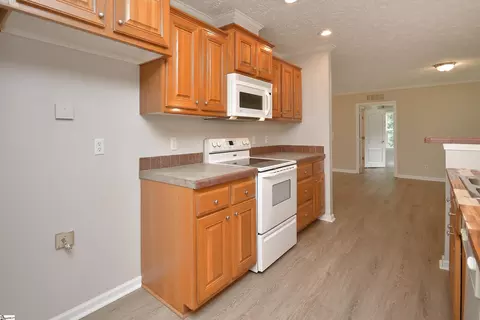 Kitchen - 579 Daventon Rd, Honea Path, SC 29654 photo 6 of 6