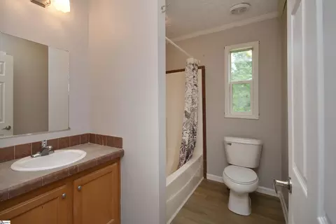 Bath - 579 Daventon Rd, Honea Path, SC 29654 photo 3 of 4