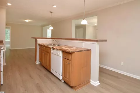 Kitchen - 579 Daventon Rd, Honea Path, SC 29654 photo 5 of 6