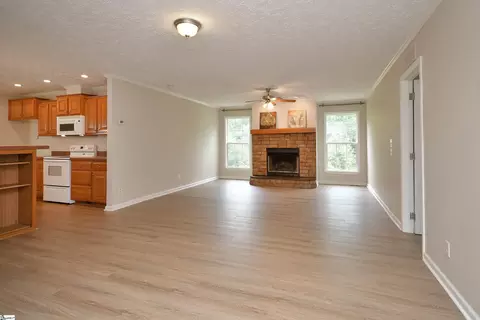 Living - 579 Daventon Rd, Honea Path, SC 29654 photo 3 of 7