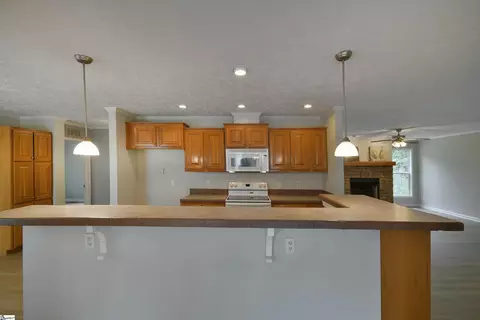 Kitchen - 579 Daventon Rd, Honea Path, SC 29654 photo 2 of 6