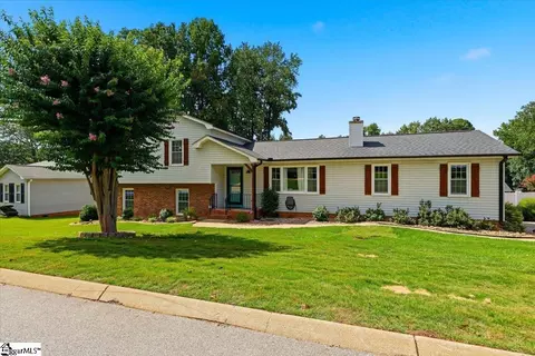 302 Waterbury Ct, Simpsonville, SC 29680