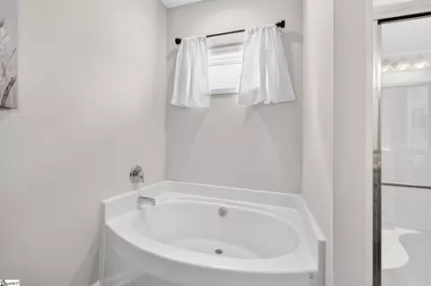 Bath - 313 Balsa Way, Seneca, SC 29678 photo 2 of 4