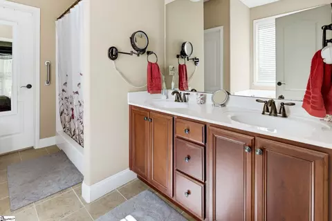 Bath - 120 Hubbard Ln, Greer, SC 29651 photo 1 of 3