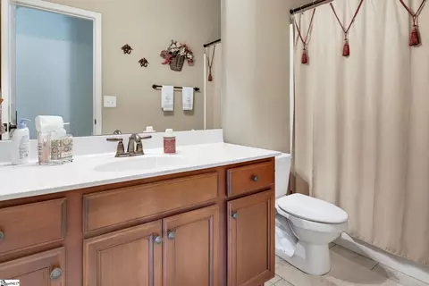 Bath - 120 Hubbard Ln, Greer, SC 29651 photo 3 of 3