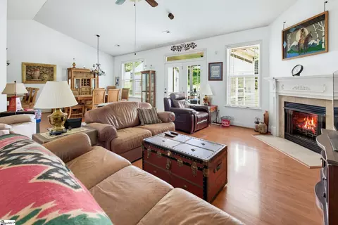 Living - 120 Hubbard Ln, Greer, SC 29651 photo 2 of 2