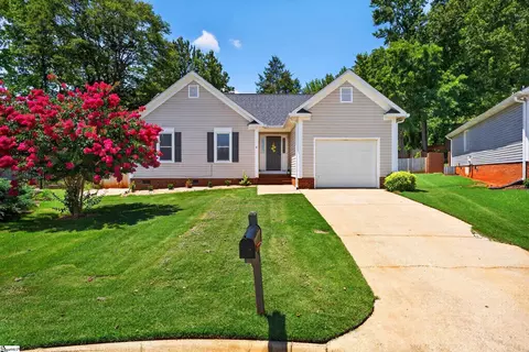 6 Mountain Trace Ct, Greenville, SC 29609