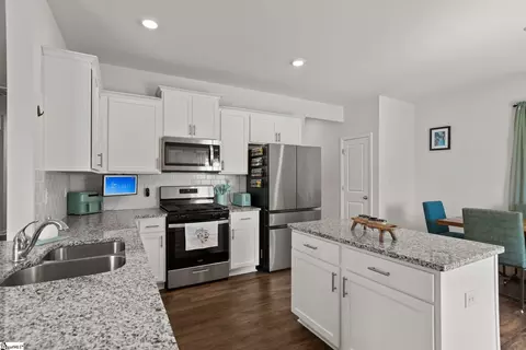 Kitchen - 524 Sapling Gap Rd, Greer, SC 29651 photo 2 of 2