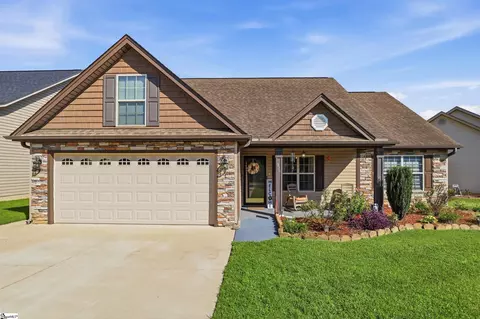 870 Vandenburg Dr, Boiling Springs, SC 29316